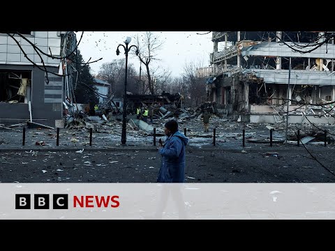 One killed in ballistic missile attack on Kyiv, Ukraine says | BBC News