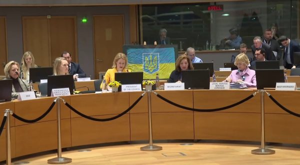 L’Unione Europea sospende le sanzioni economiche alla Siria