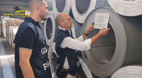 Azienda ferrarese evade dazi doganali, sequestro da 950 mila euro