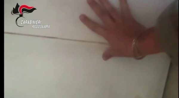 Esplosivi in una stanza segreta, un arresto nel reggino