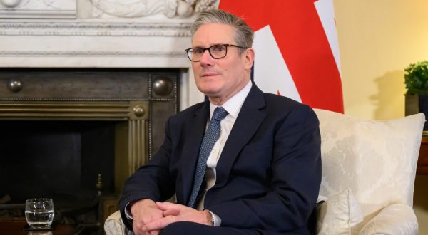 Starmer “Francia e Gran Bretagna lavorano a piano di pace per l’Ucraina”