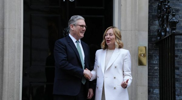 Giorgia Meloni al bilaterale con Keir Starmer