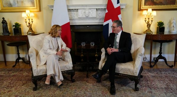 Meloni a Starmer “Evitare che l’Occidente si divida”
