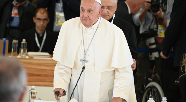 Il Papa in condizioni stabili, la prognosi rimane riservata