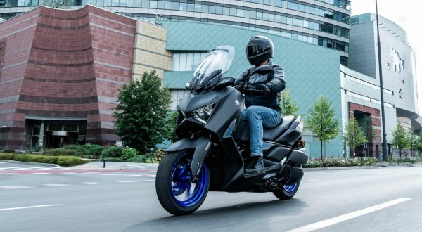 Yamaha presenta il nuovo scooter sportivo XMAX 300