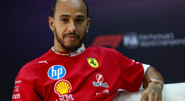 Show Ferrari a Milano, Hamilton e Leclerc “In lotta per titolo”