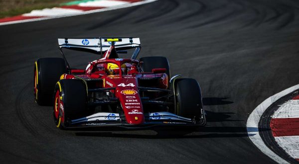 Hamilton in pole position nella Sprint Race in Cina