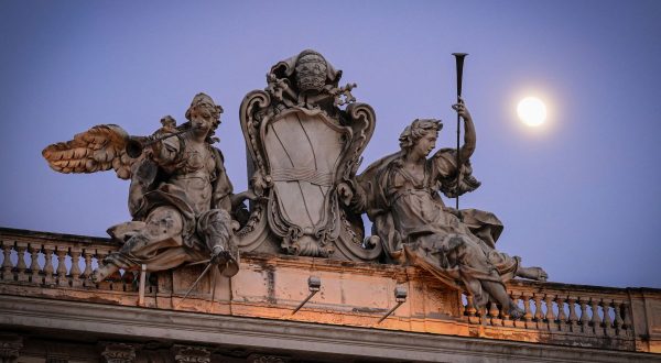 Consulta “Anche i single possono adottare minori stranieri”