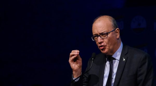 Valditara “Proporrò l’arresto in flagranza per chi aggredisce i prof”