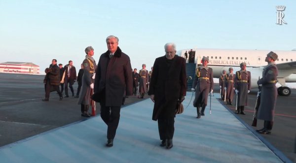 Mattarella atterrato in Kazakhstan, colloquio con Tokayev