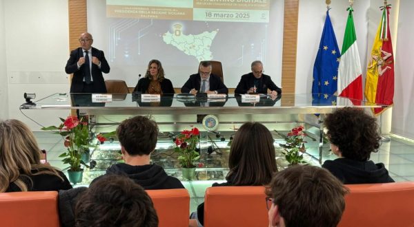 Corecom Sicilia consegna patentini digitali a 19 studenti di Siracusa