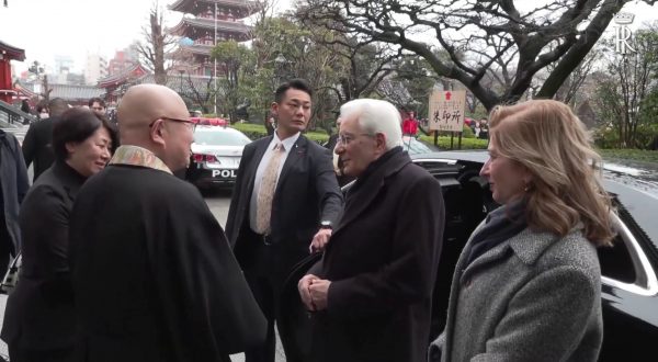 Giappone, Mattarella visita il tempio buddista Senso-ji