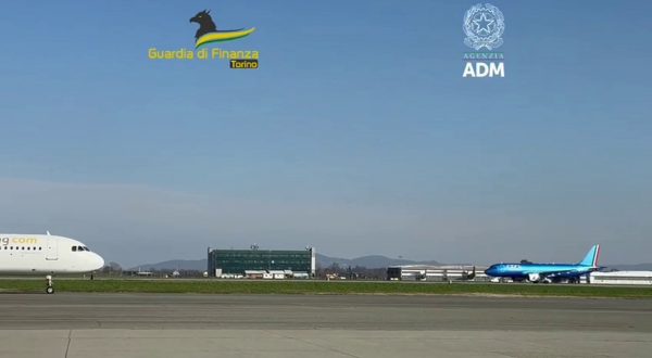 Sequestrati in aeroporto a Torino 16 kg di cocaina per oltre 3 milioni