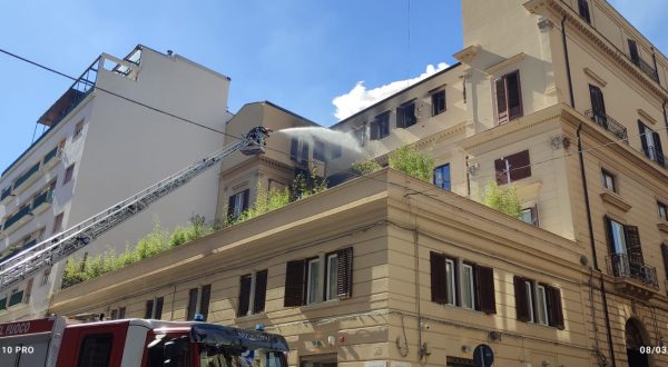Incendio in appartamento a Palermo, sgomberato edificio