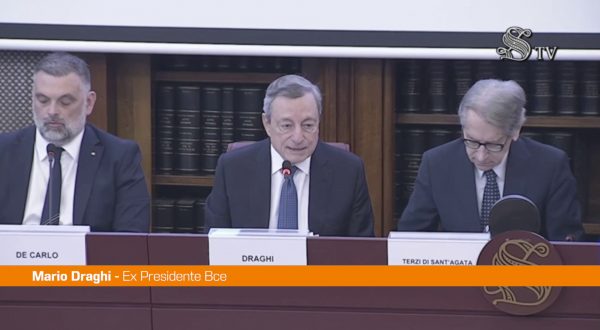 Draghi “Nel solo 2024 500 mld di euro di risparmio andati via da Ue”