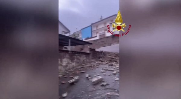 Maltempo nel messinese, 14 famiglie evacuate per una frana