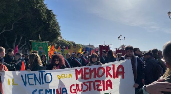 Da Trapani soffia il vento della memoria, in 50 mila per dire “no alle mafie”