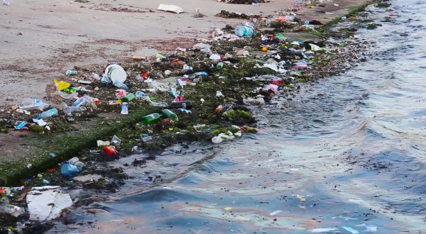 Plastica in Mare, migliaia di rifiuti sui fondali del Mar Mediterraneo