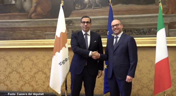 Camera, Fontana incontra il ministro degli Esteri cipriota Kombos