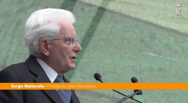 Mattarella “Sommersi da acronimi, il pensiero non riesce a esprimersi”