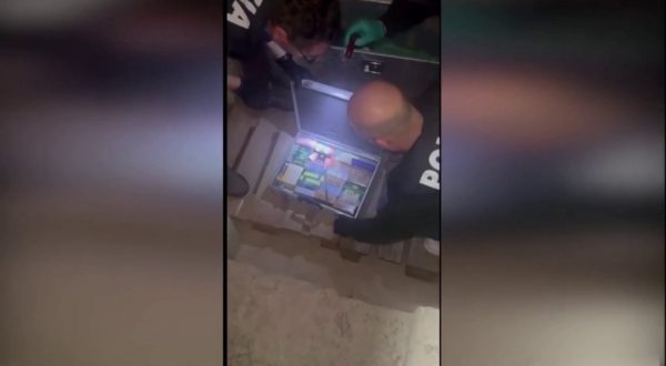 La Polizia scopre un arsenale di armi a Gela, arrestato un 50enne