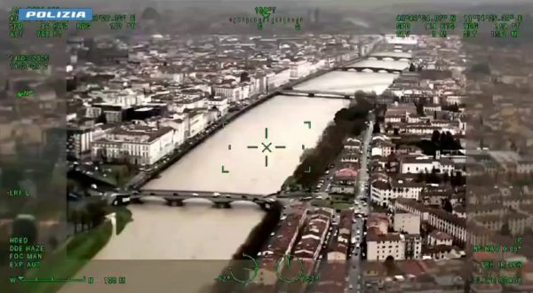 Maltempo, le immagini dell’Arno riprese dall’elicottero della Polizia
