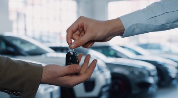 Immatricolazioni auto in calo anche a Febbraio