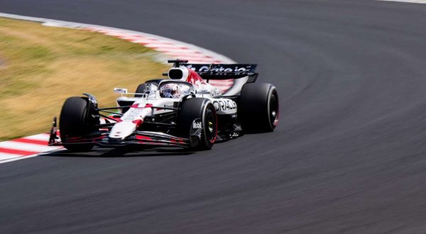 Pole stratosferica di Verstappen a Suzuka, beffate le McLaren