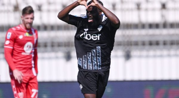 Il Como ribalta il Monza e vede la salvezza