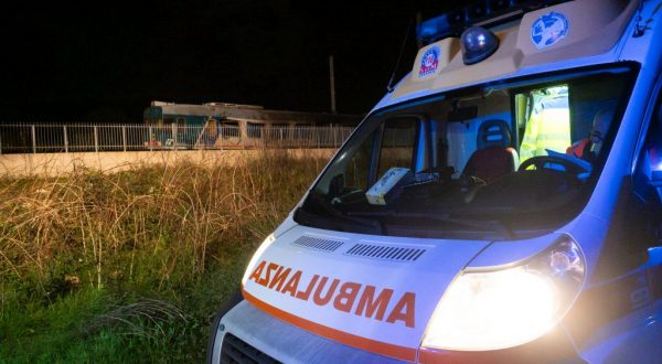 Auto contro un albero, morti quattro giovanissimi nel tarantino