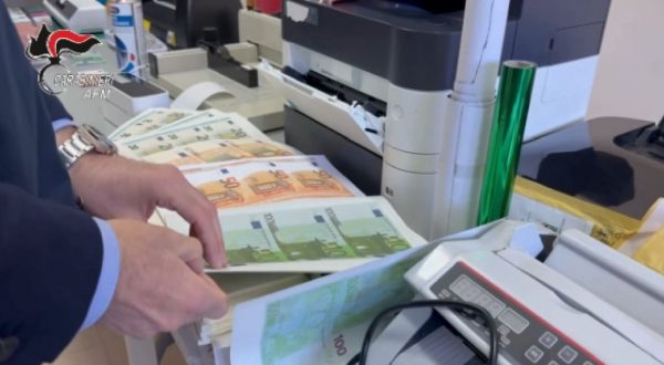 Smantellata a Lecce una stamperia clandestina di banconote false