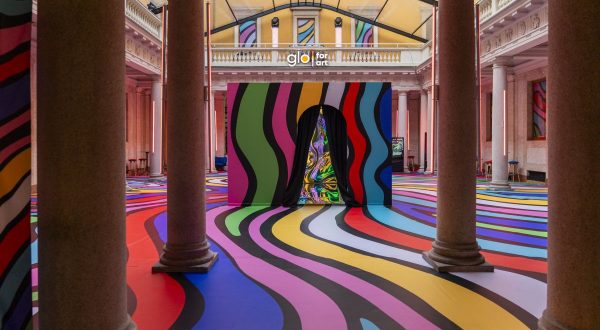 glo for art apre la Milano Design Week con l’installazione Hyper Portal