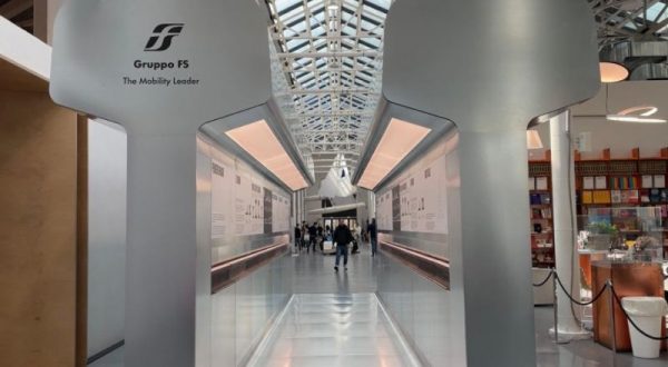 Il Gruppo FS alla Milano Design Week con l’opera “Pensiero Binario”
