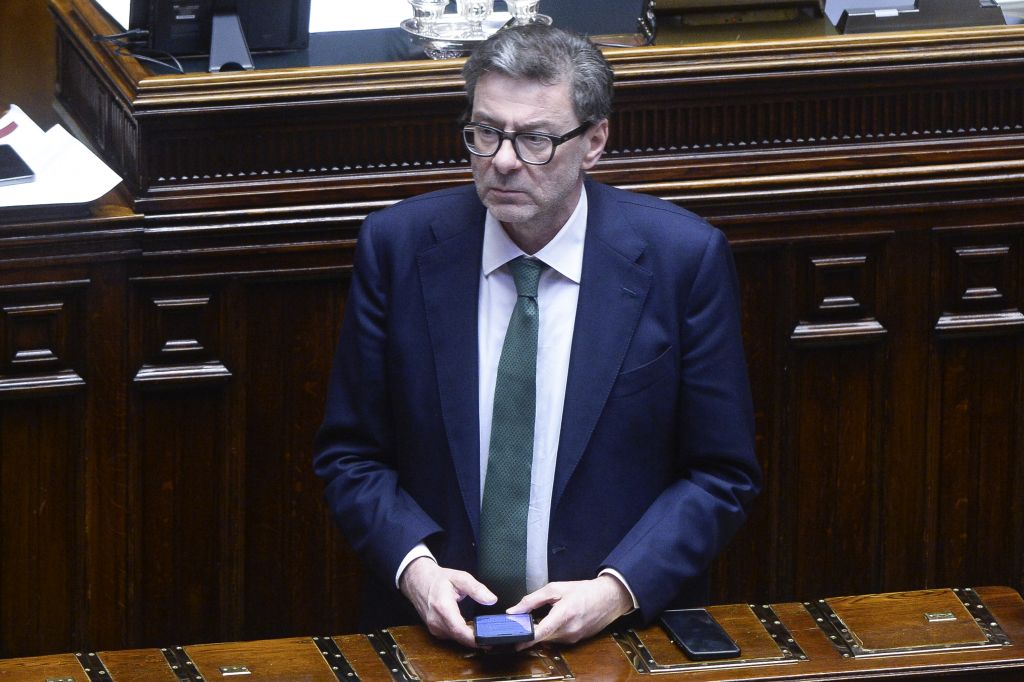 Giorgetti &ldquo;Approvato documento finanza pubblica diverso dal passato&rdquo;