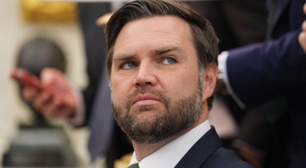 Vance in missione in Italia, incontrerà Meloni e cardinale Parolin