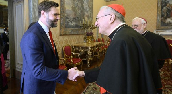 Vance incontra Parolin, focus su guerre e migranti