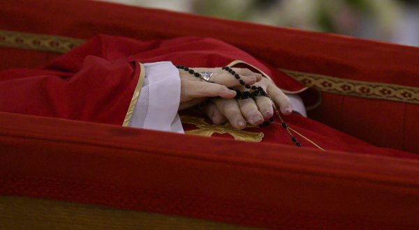 Sabato 26 aprile alle 10 i funerali di Papa Francesco