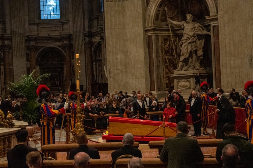 Papa Francesco, gi&agrave; oltre 128mila fedeli per l&rsquo;ultimo saluto