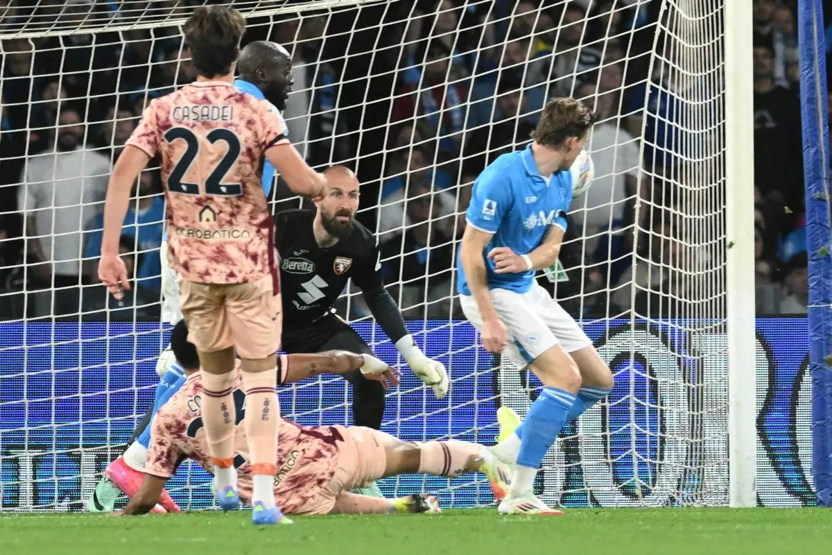 McTominay affonda il Torino, il Napoli è da solo in vetta