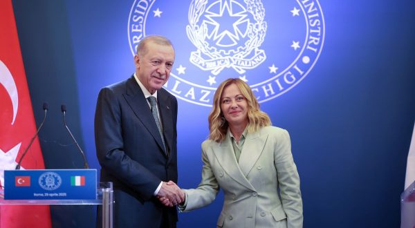 Italia-Turchia, Meloni incontra Erdogan “Confermata la solidità dei rapporti”