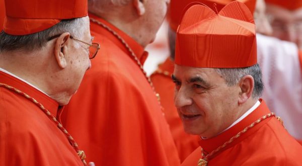 Papa, per Congregazione cardinali bene passo indietro di Becciu