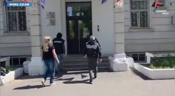 Ad Arezzo smantellata banda dedita ai furti ai danni di aziende orafe