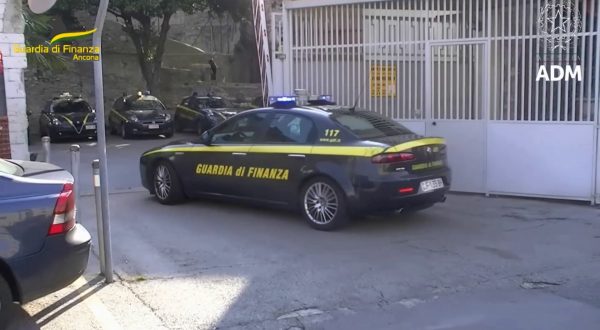 Sequestrati al porto di Ancona 163 kg di droga, in manette camionista