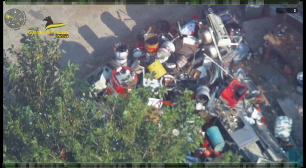 Sequestrata nel padovano una discarica abusiva con rifiuti pericolosi