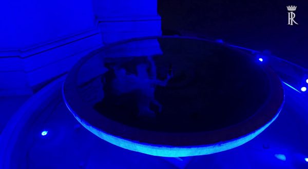 Roma, fontana Dioscuri illuminata di blu per Giornata Mondiale autismo