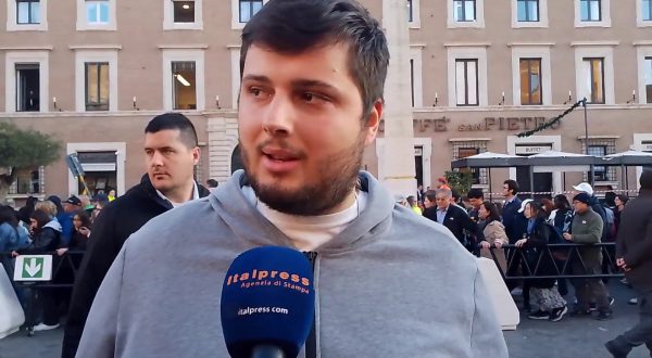 L’ultimo saluto a Papa Francesco, il ricordo dei fedeli