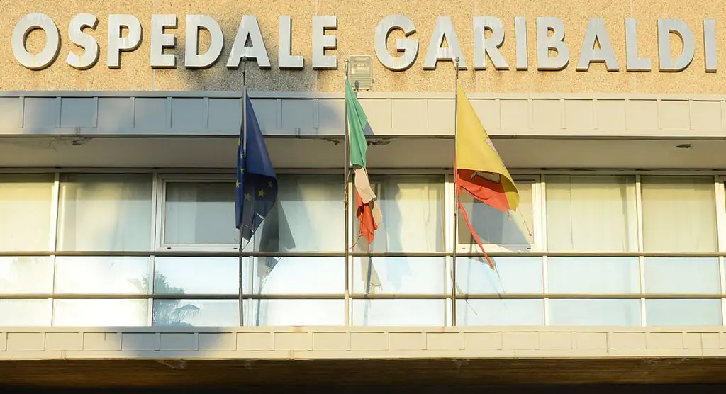 Schiaffo in faccia e timpano perforato, aggredito un vigilante all’Ospedale Garibaldi di Catania