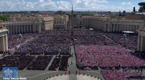 Addio a Francesco, in 400.000 ai funerali del Papa degli ultimi