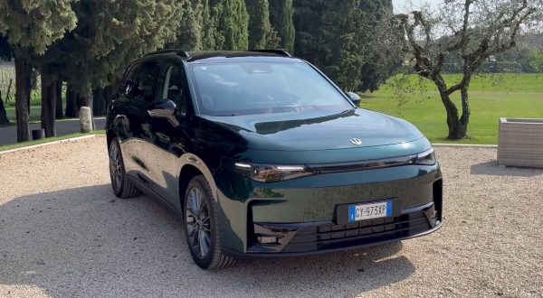 Leapmotor C10, due motori e un’autonomia di 950 chilometri