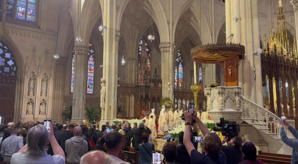 Il cardinale Dolan celebra la messa per Papa Francesco a St.Patrick